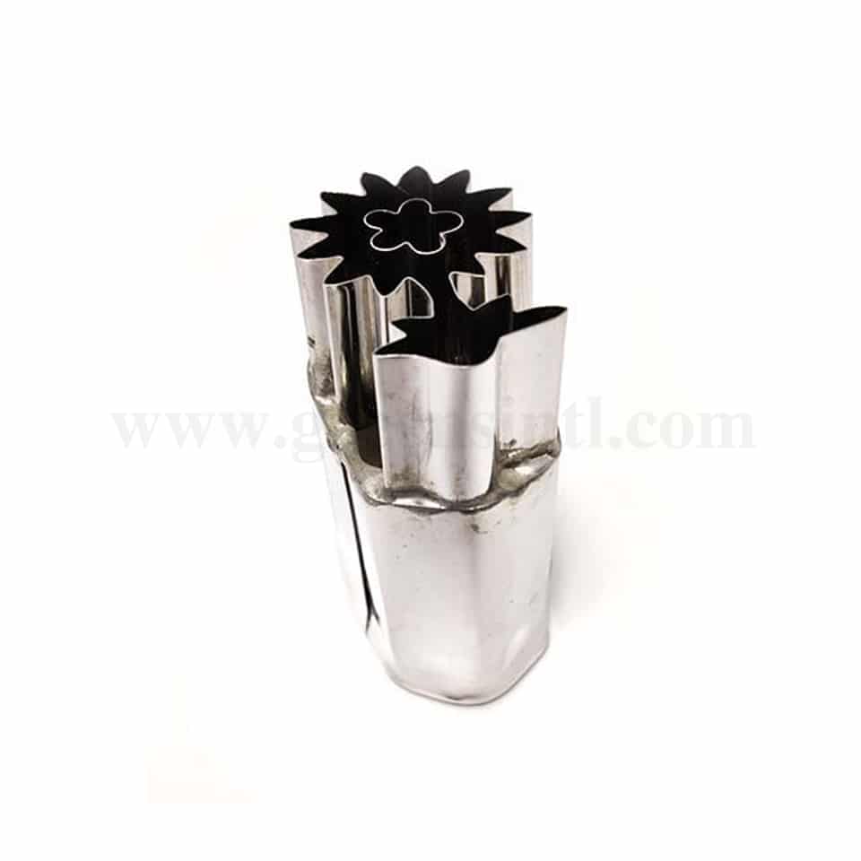 LOUIS TELLIER Cutter Chrysanthemum 28 x 39 mm